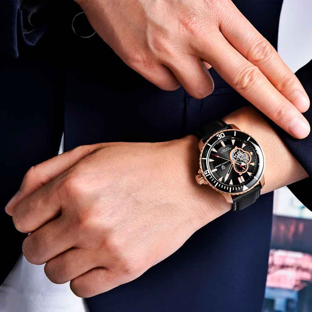 Pagani Design Atlantis Black Rose no pulso em uso urbano