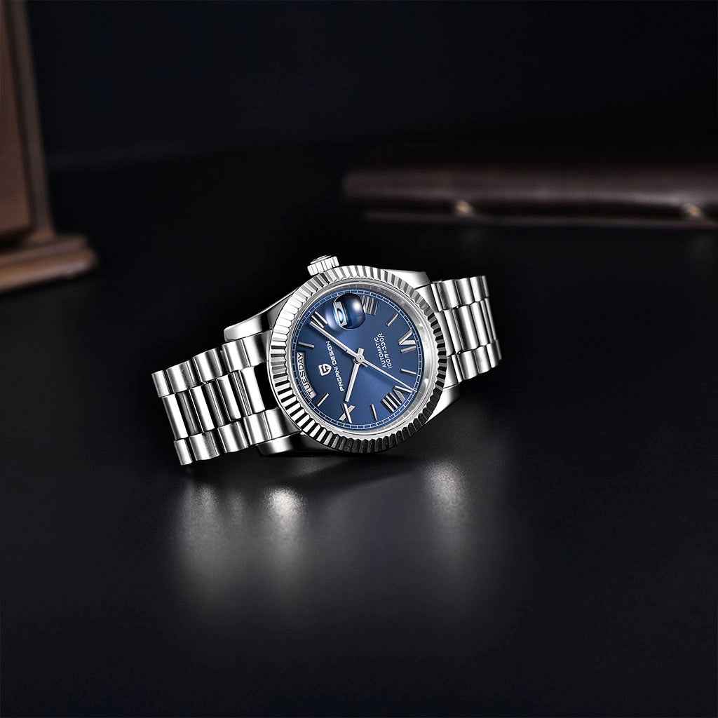 Pagani Design London Blue no pulso em uso urbano