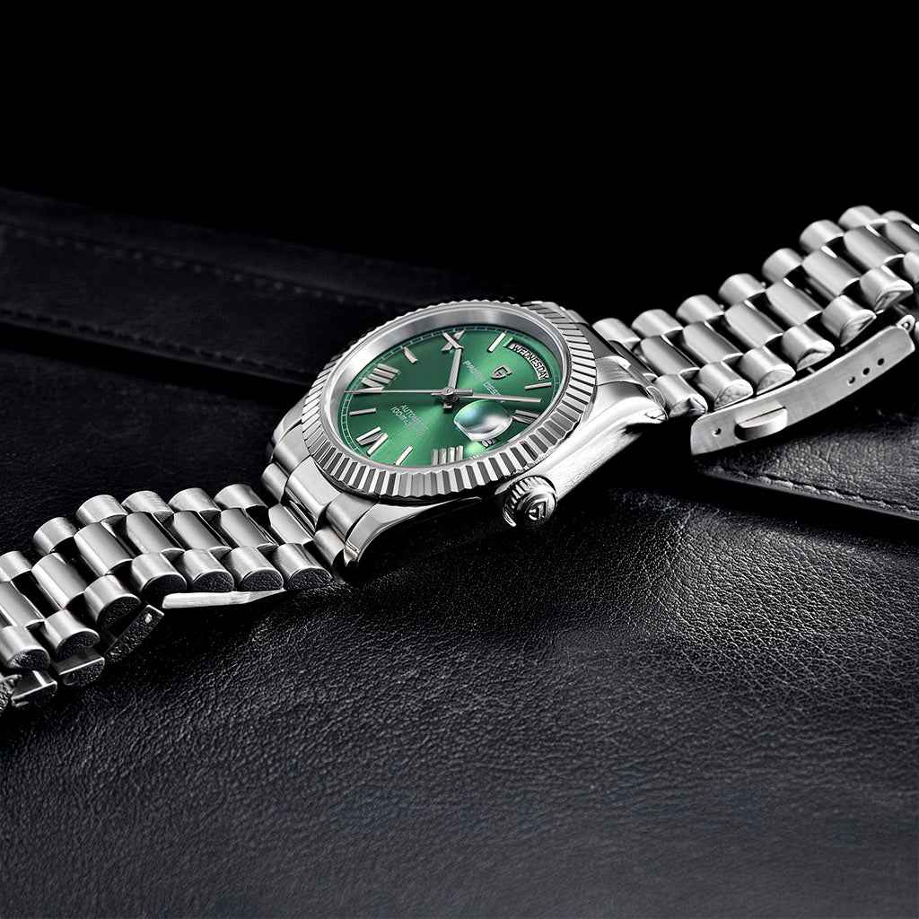 Pagani Design London Green no pulso em uso urbano