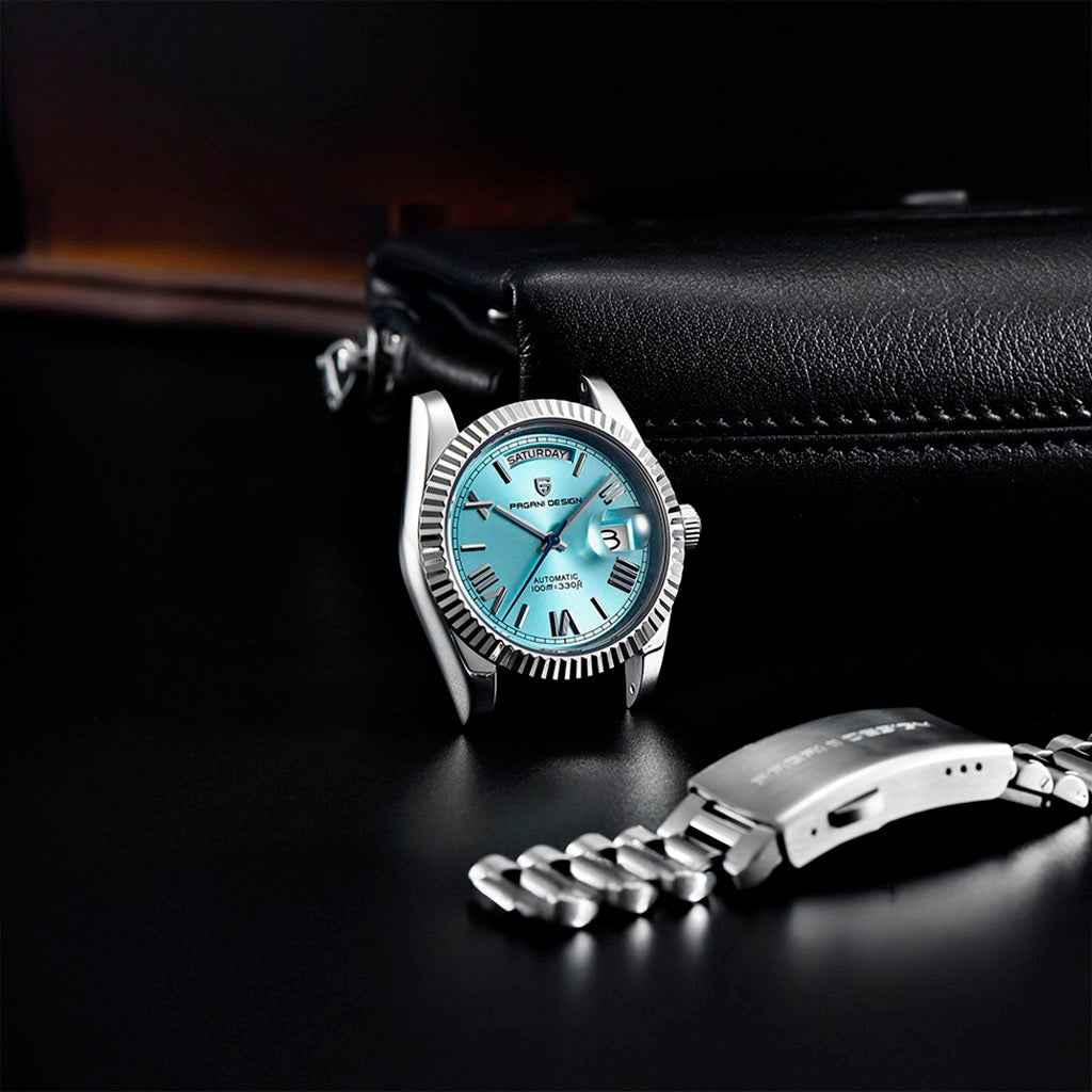 Pagani Design London Sky Blue no pulso em uso urbano