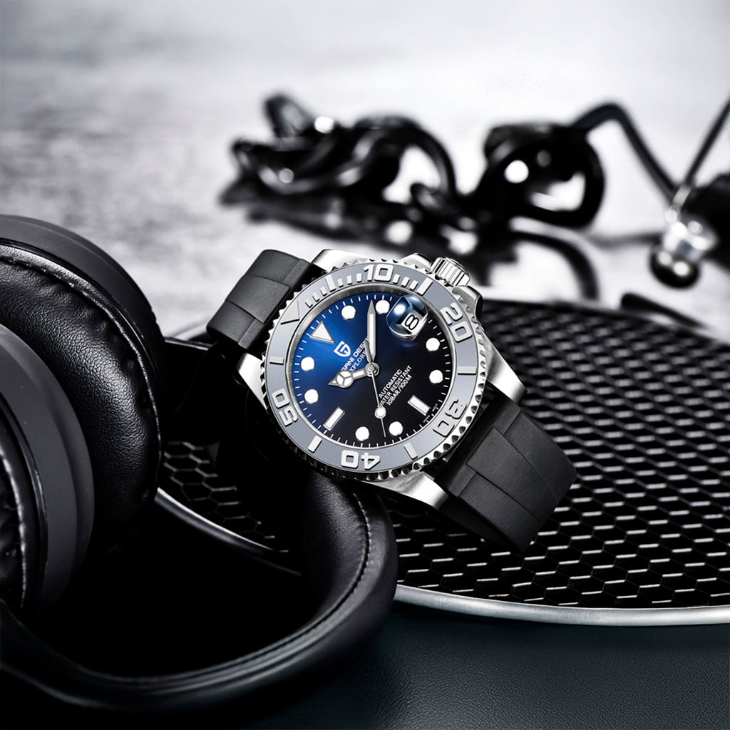 Pagani Design Explorer Blue and Gray Sport Edition no pulso em uso urbano