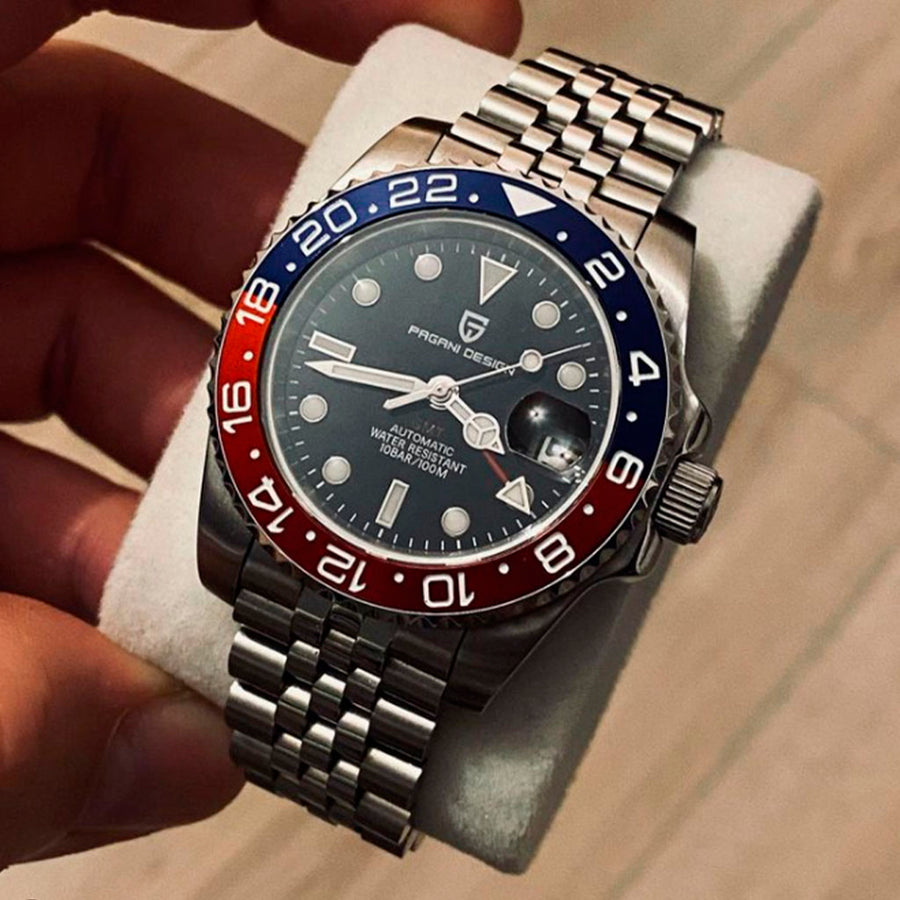 Pagani Design Pantheon Red - no pulso