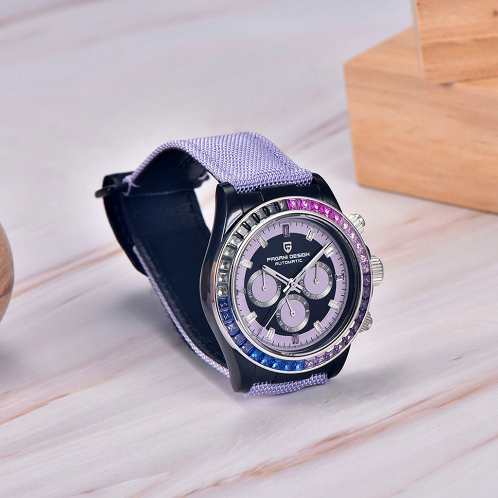 Pagani Design Riad Purple no pulso em uso urbano