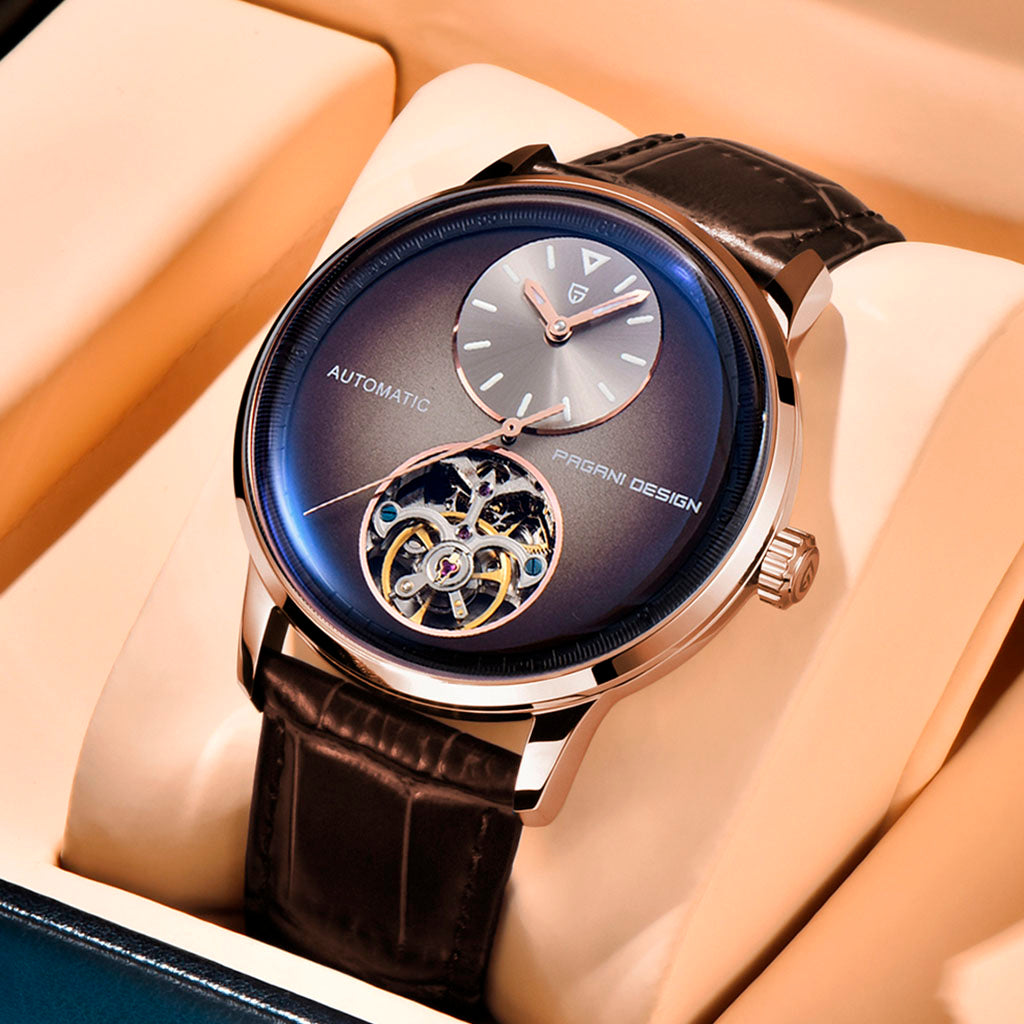 Pagani Design Tourbillon Gold Brown no pulso em uso urbano